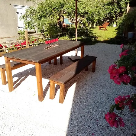 Gite Les 27 Roses Et Plus Châtel-Censoir Buitenkant foto
